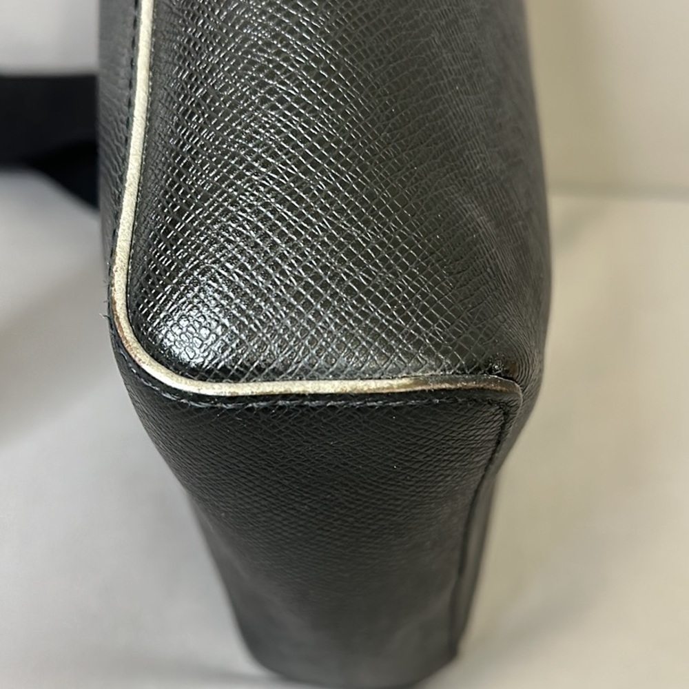 Louis Vuitton Anton Messenger Bag (UNISEX) - Picture 6 of 12